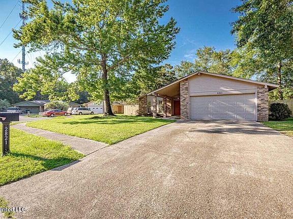 2nd image of 2821 Lawnwood Dr