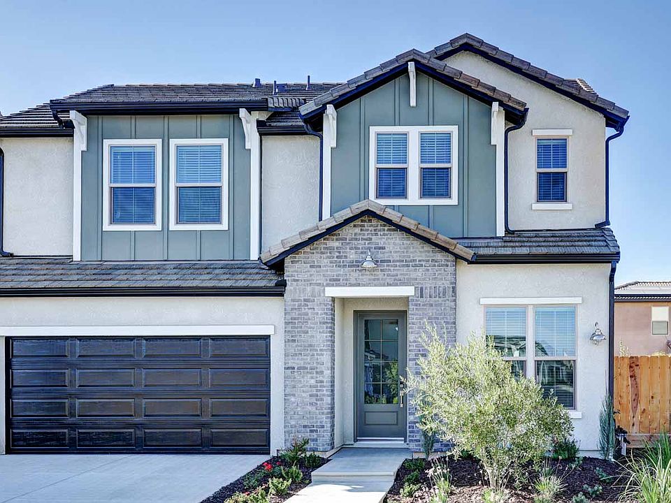 Canvas 6 Modern Farmhouse Exterior