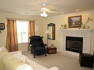 Nice Family Room with Gas Fireplace