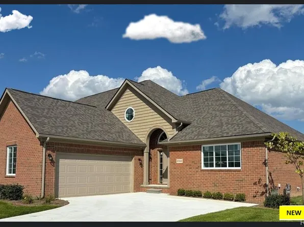 49673 Manistee Dr, Chesterfield, MI 48047