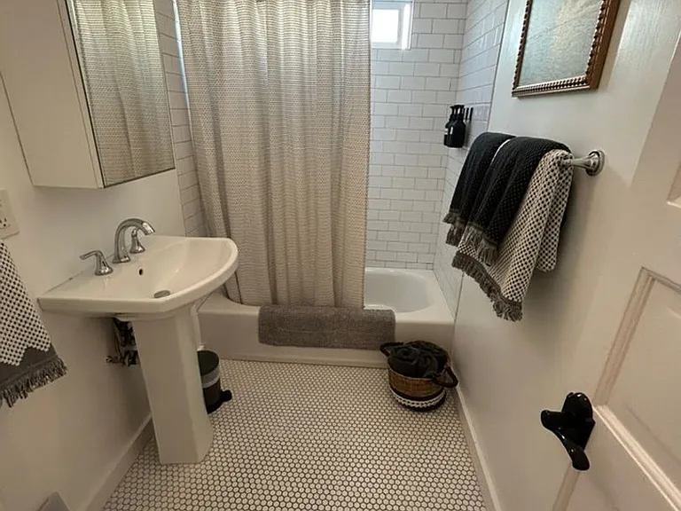 1672 S Harvard Blvd — Photo 41