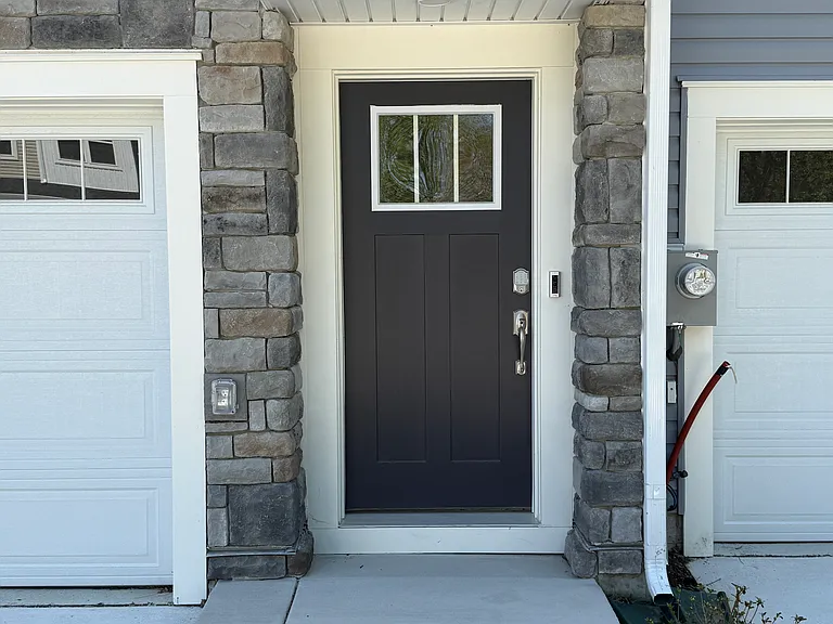 2110 Winterberry Ln — Photo 2