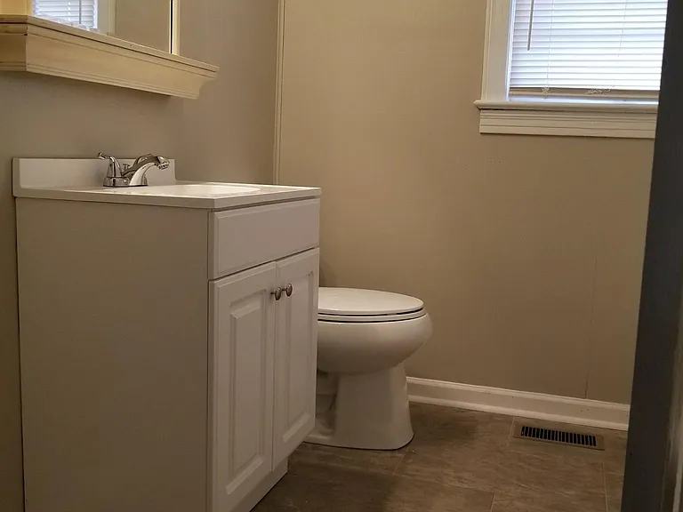 915 Stewart Ave — Photo 8