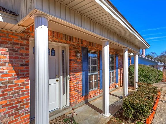 3rd image of 2609 Green Oaks Dr