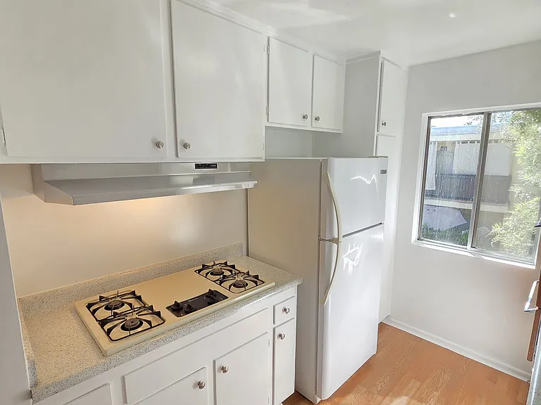 13813 Oxnard — Photo 10