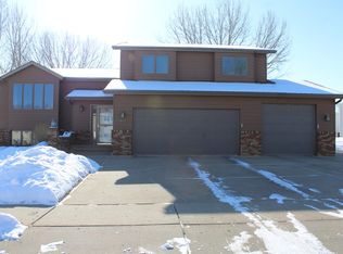 613 Bridgeport Dr, Bismarck, ND 58504