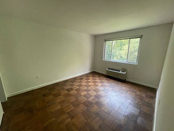 5th image of 4114 Davis Pl NW APT 308