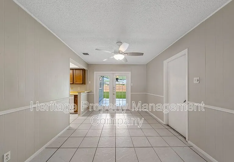 7422 Stonehouse Dr — Photo 9
