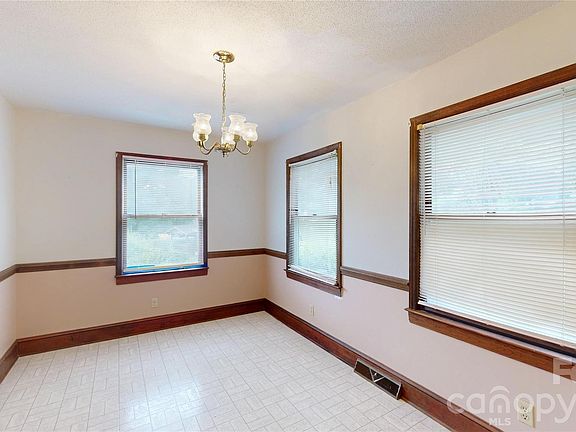 5th image of 3033 Grassy Ln