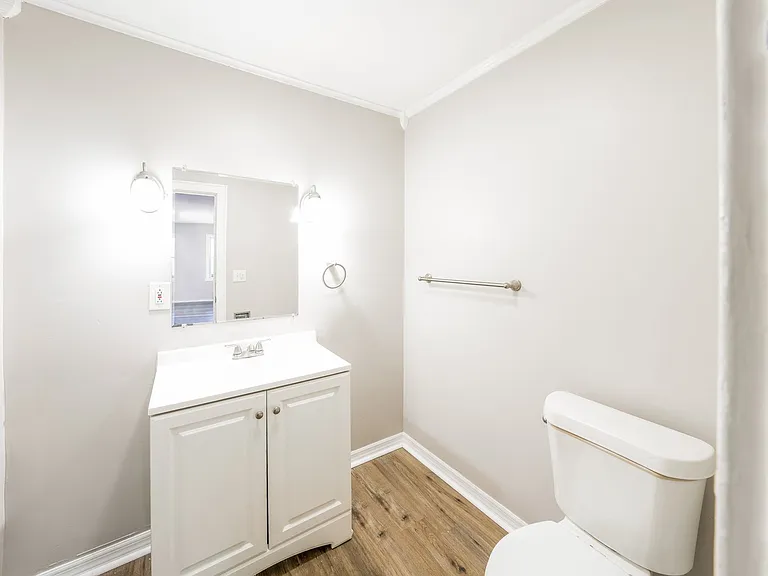 1253729_025_main_bathroom_13549466.jpg