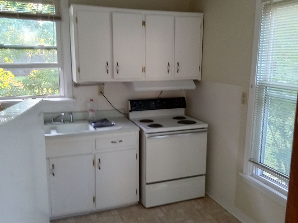 2nd image of 302 S Walnut St