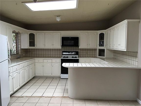 3rd image of 4310 Frankfort Ave
