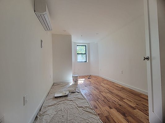 4th image of 2523 Bedford Ave #2
