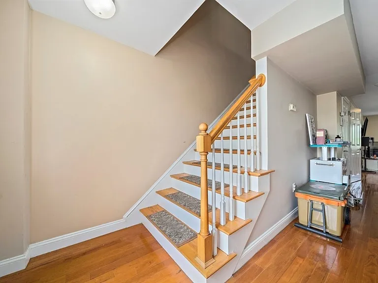 32 Adamson St #E — Photo 14