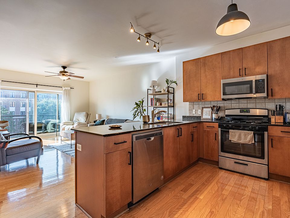 1st image of 145 S York St Unit 432