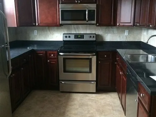 2360 33rd St, Long Island City, NY 11105