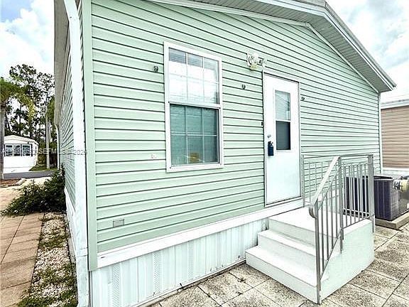 5th image of 120 Caravan Cir