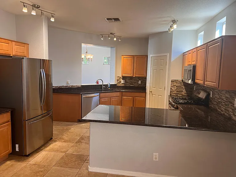 168 E Calle Del Rondador — Photo 5