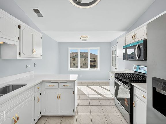 5th image of 6680 183rd St APT 3A