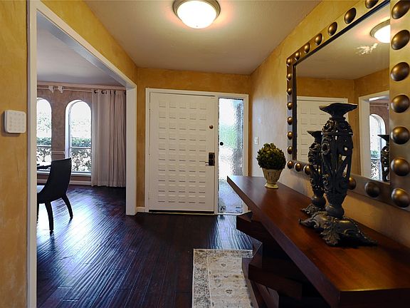 4th image of 10725 Royal Park Dr