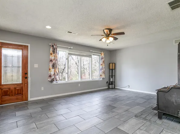 5700 E Lee Rd, Hartsburg, MO 65039