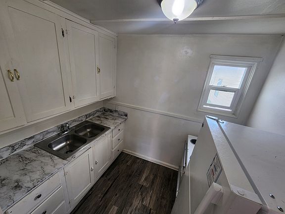 3rd image of 20 NE Main St #17