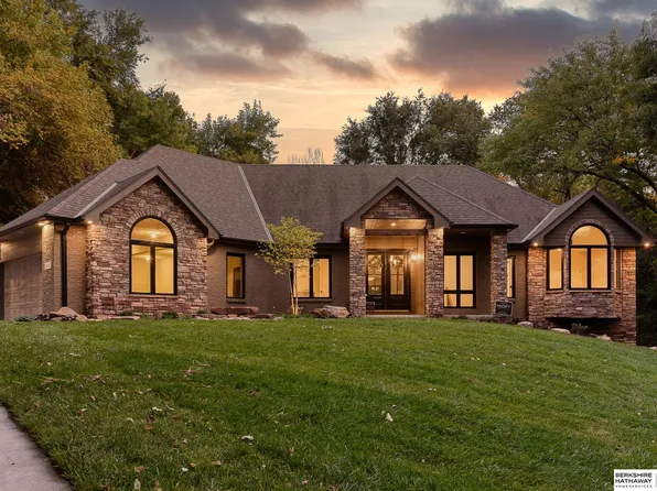 22027 Riverside Dr, Elkhorn, NE 68022