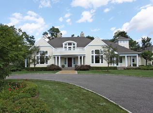 31 Woodhollow Rd, East Hills, NY 11577