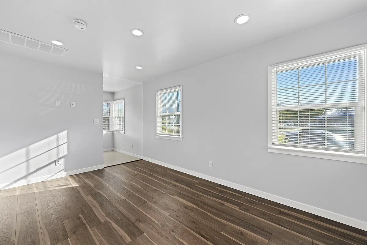 Building Photo - 1693 N Hollywood Way