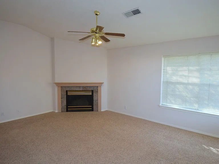 8615 Brighton Dr NE — Photo 6