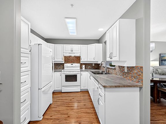 3rd image of 510 Lorne St #102