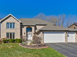 881 Fieldale Ln, Grayslake, IL 60030