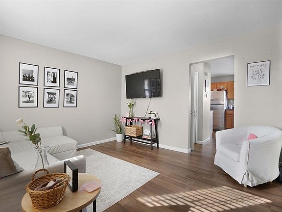 4th image of 1233 Clarkson Ct #1233