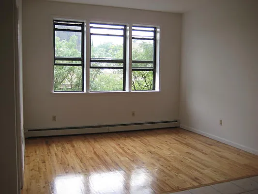 Rented by MCR Realty | media 8