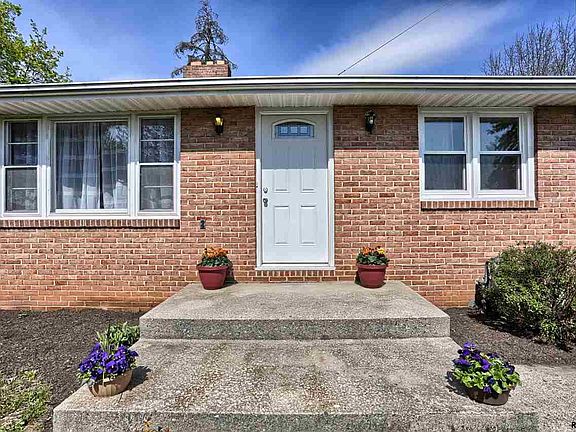 2nd image of 2930 Spencer Ct