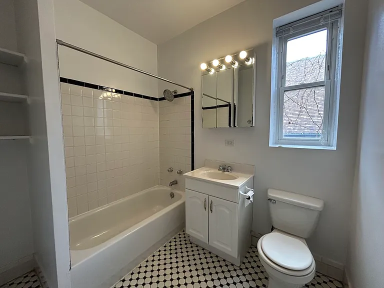 1216 W Addison St #2F — Photo 8