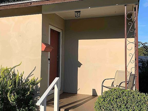 3rd image of 523 N 10th Ave
