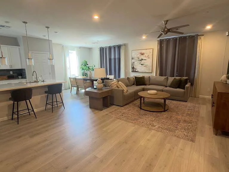 4717 Woodland Ave — Photo 6