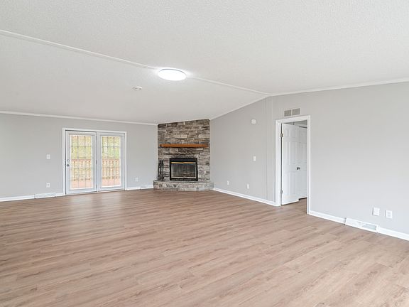 3rd image of 909 Sunset Ct