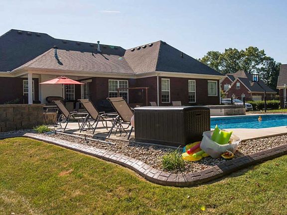 4th image of 311 Olde Colony Ct