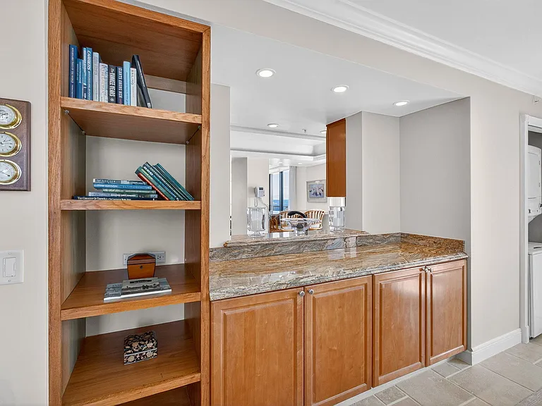 400 Beach Rd #804 — Photo 37