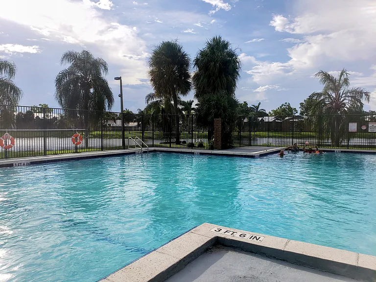 Lake View Villas — Photo 25