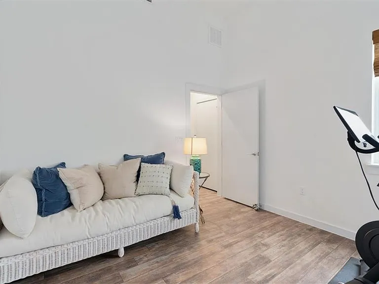 801 N Bluff Dr #18 — Photo 21