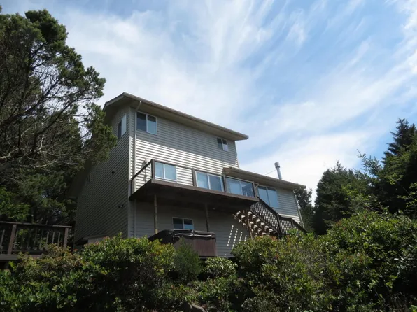 515 NW Terrace St, Waldport, OR 97394