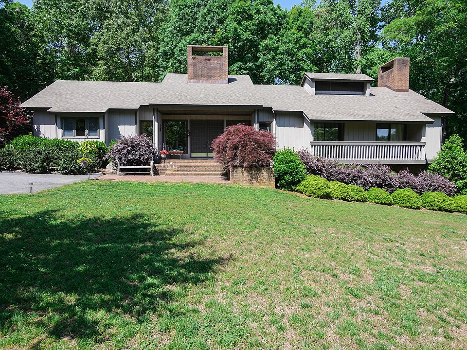 1st image of 2901 Grampian Dr