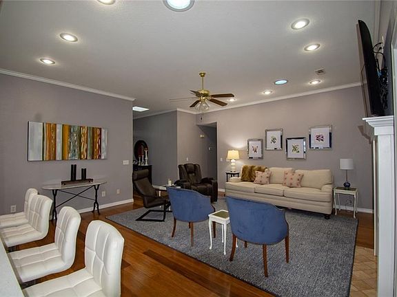 5th image of 806 E Sandlewood Dr