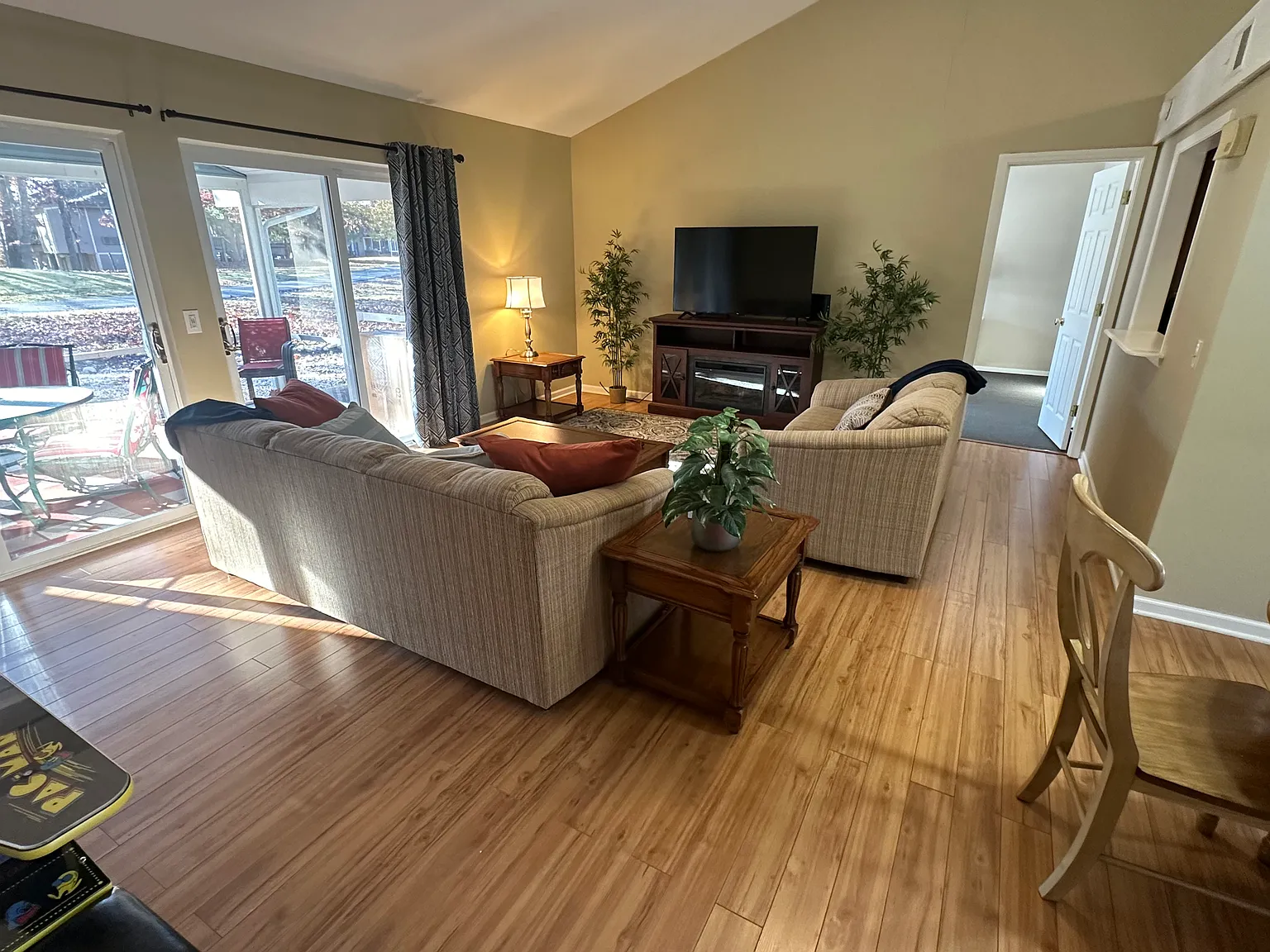 3 bed, 1380 sqft, $2,300 — Photo 4