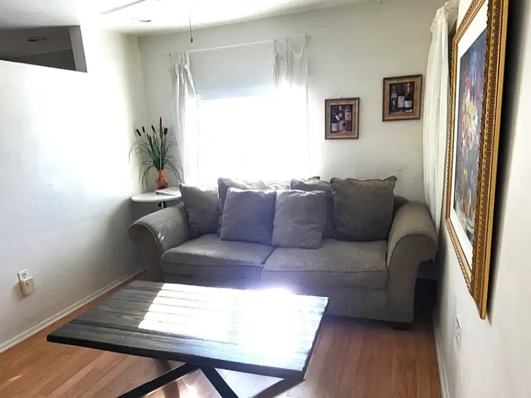 712 E Pierce St #4 — Photo 5