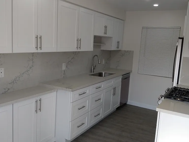 717 Strand St #4 — Photo 7