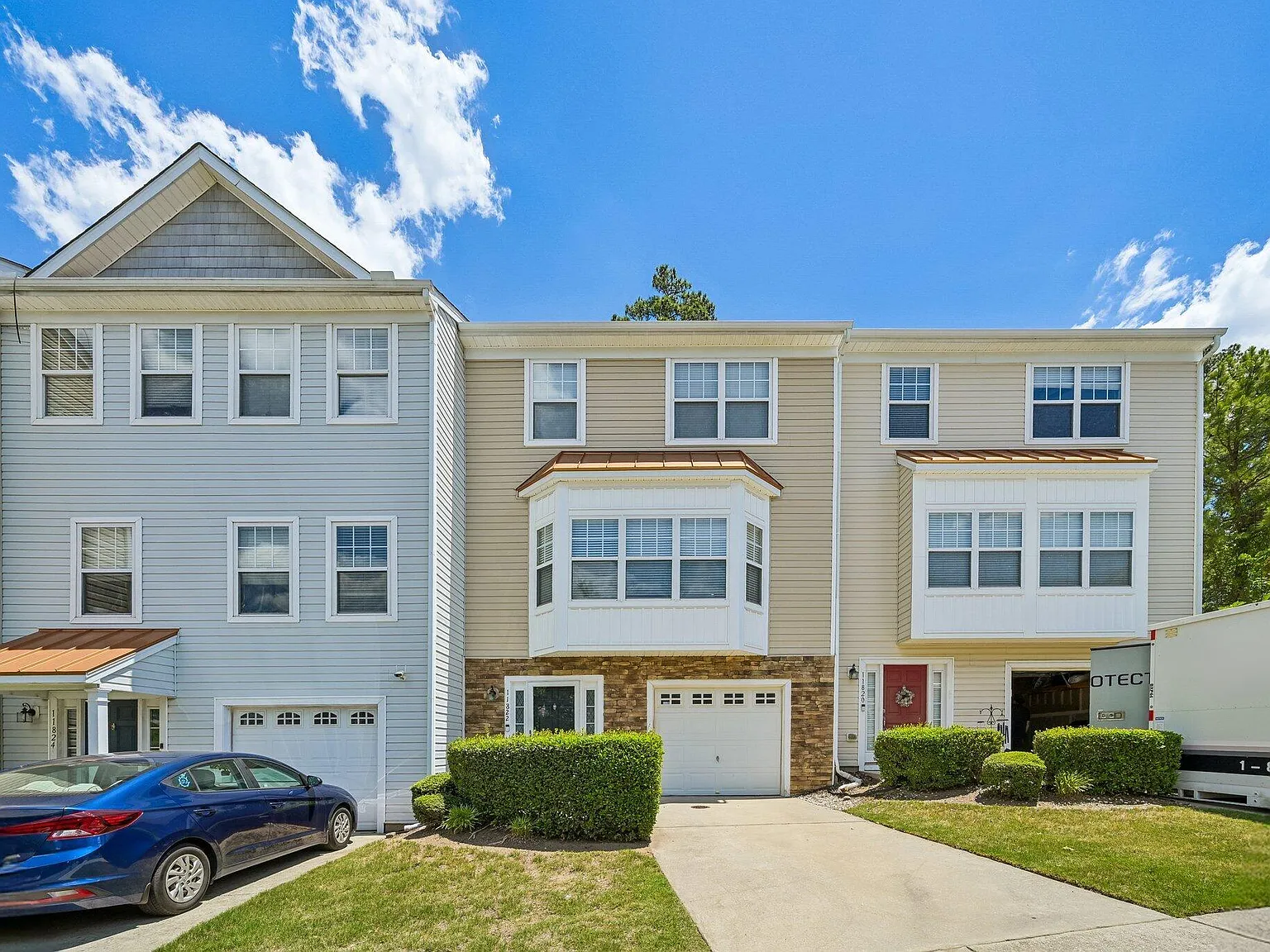 3 bed, 3.5 bath, 2464 sqft, $2,095 — Photo 1